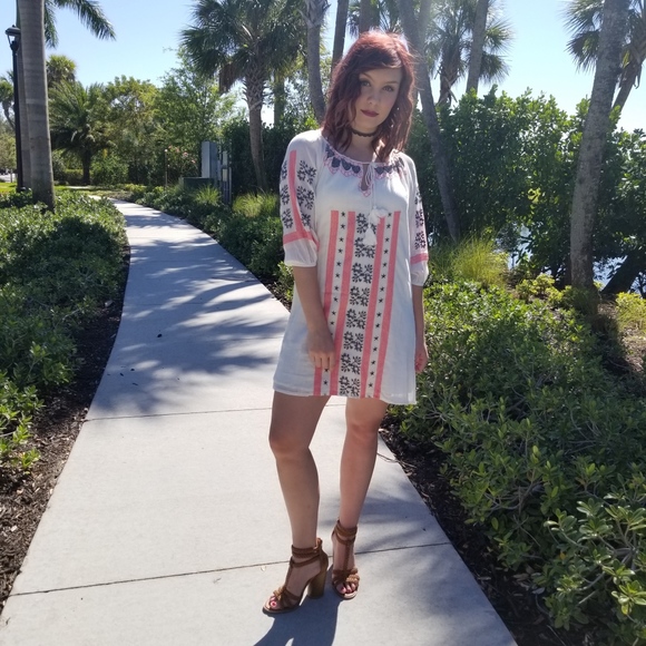 LAST Ivory Coral Embroidered Keyhole Dress - Picture 3 of 6